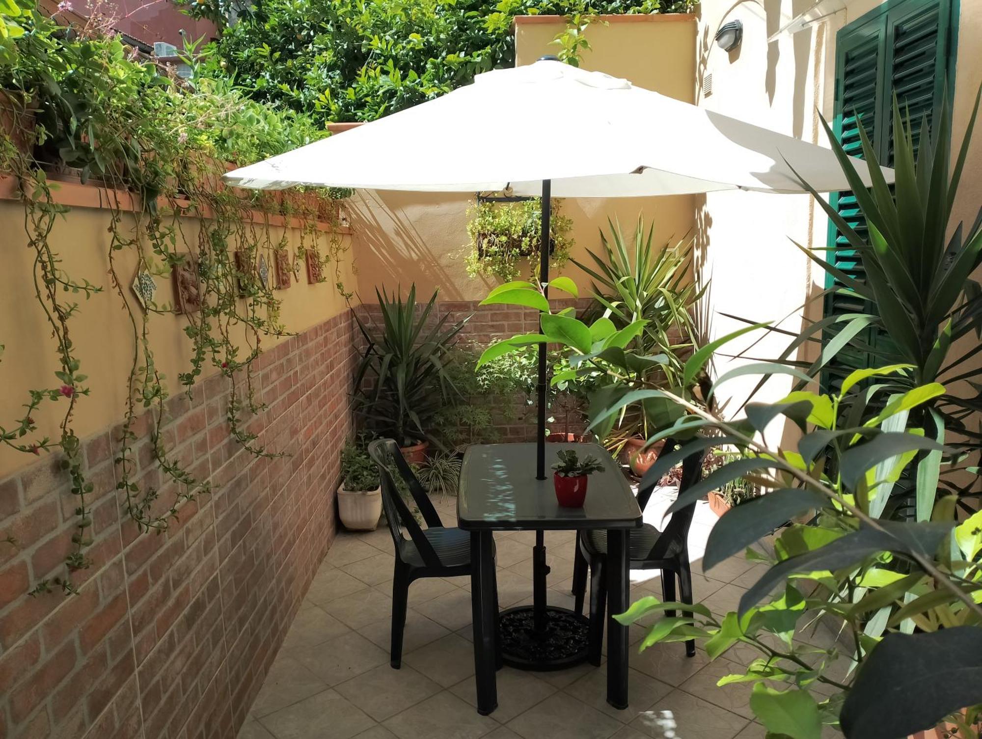 Appartement Il Piccolo Eden - Private Garden à Livourne Extérieur photo
